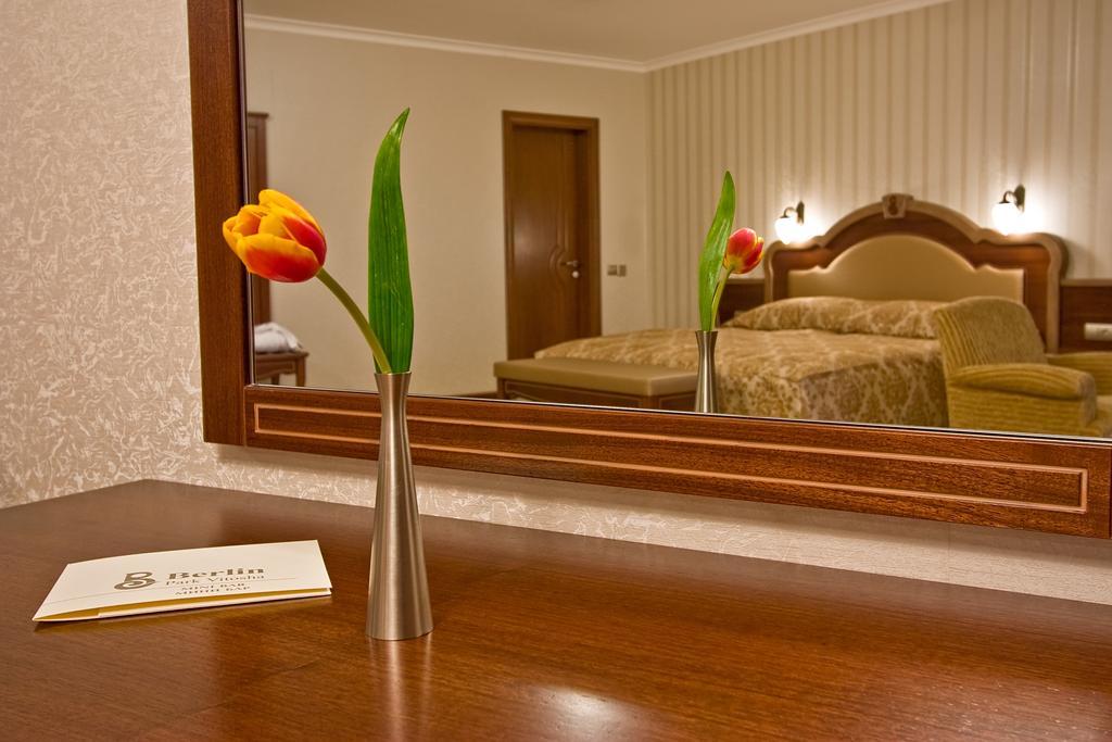 Hotel Berlin Park Vitosha Sofia Rum bild